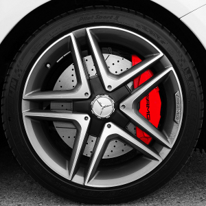 Imagem de uma roda com pneu michelin